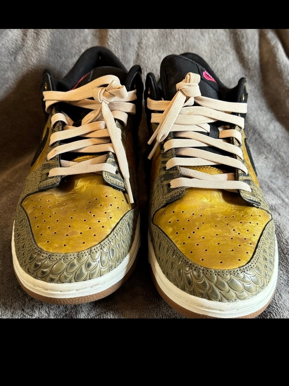 Nike Women’s 14/ Men's 12.5 Gold & Black Dunks "Dia De Los Muertos" - Picture 2 of 5